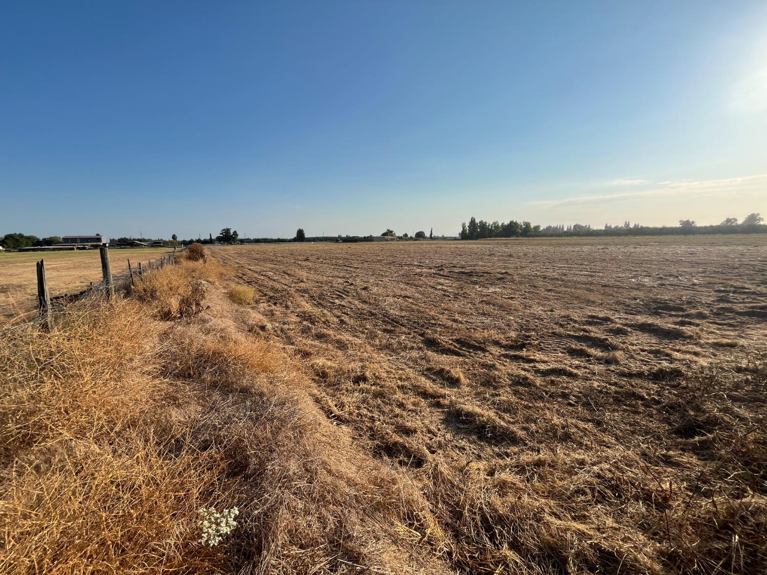 26304 E Mahon Ave, Escalon, CA 95366