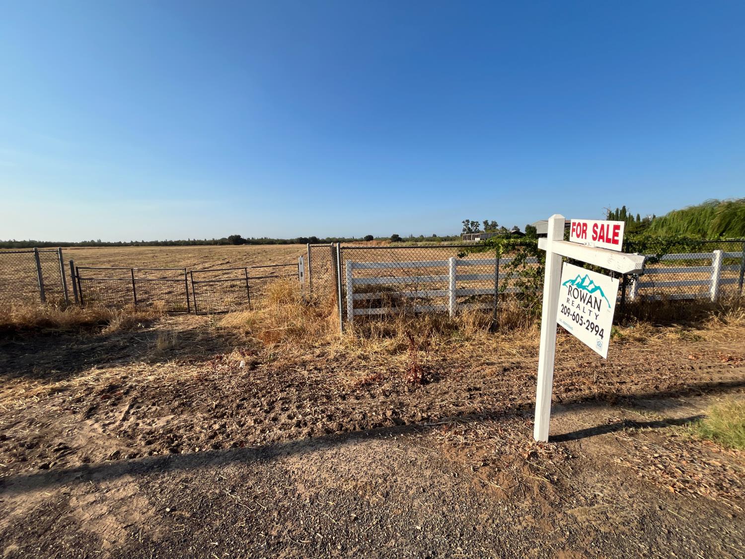 26304 E Mahon Ave, Escalon, CA 95366