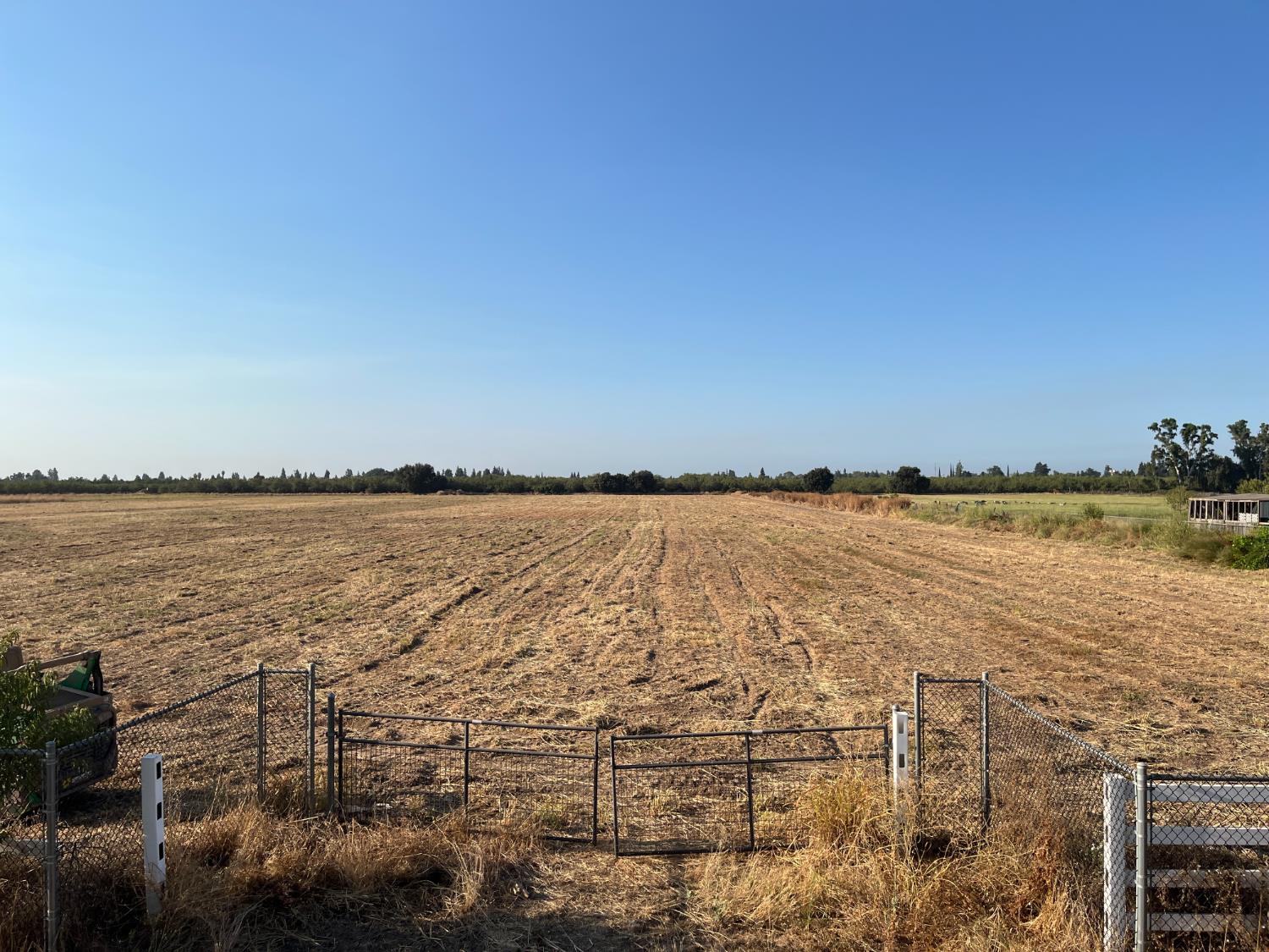 26304 E Mahon Ave, Escalon, CA 95366