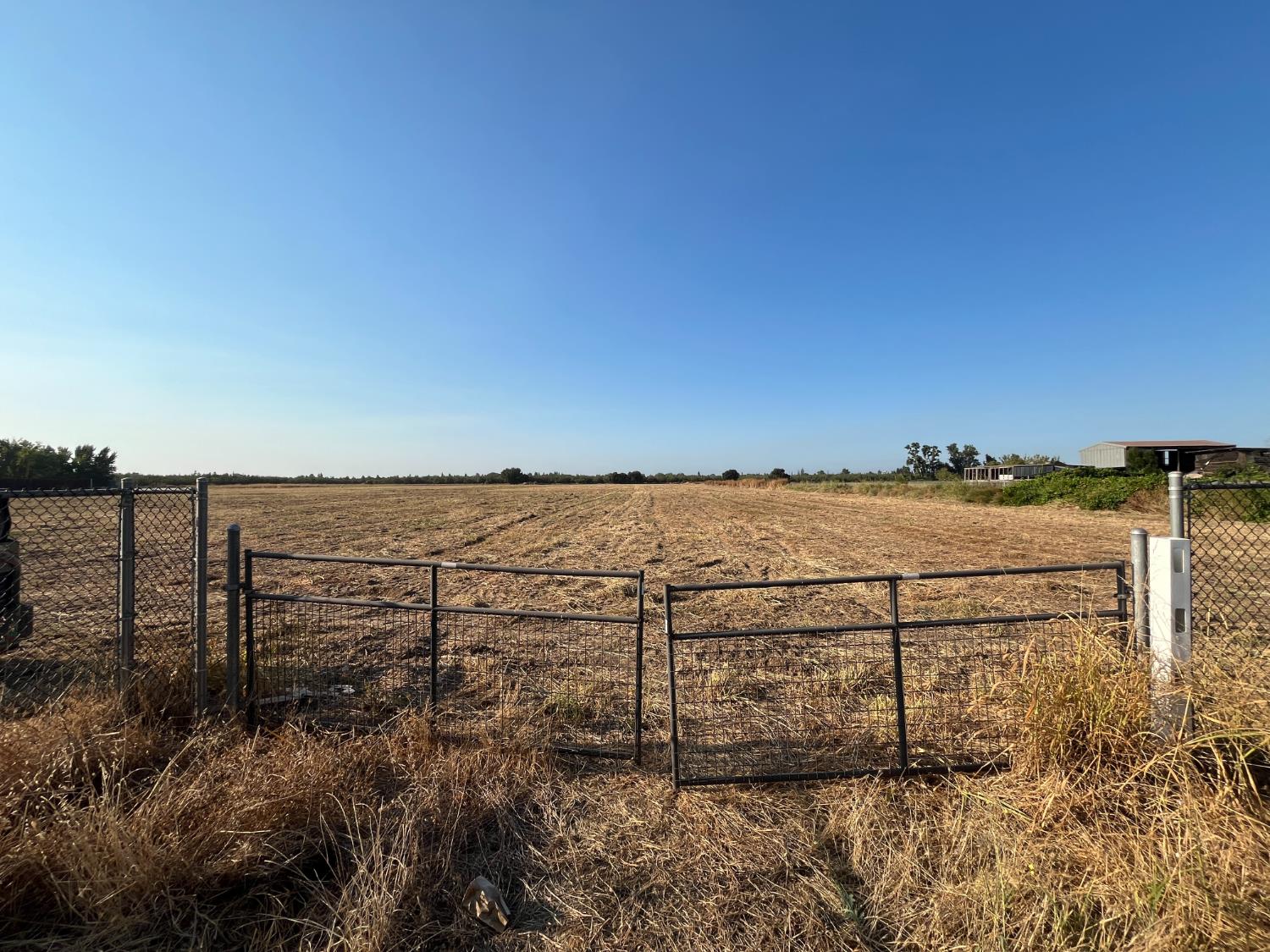 26304 E Mahon Ave, Escalon, CA 95366