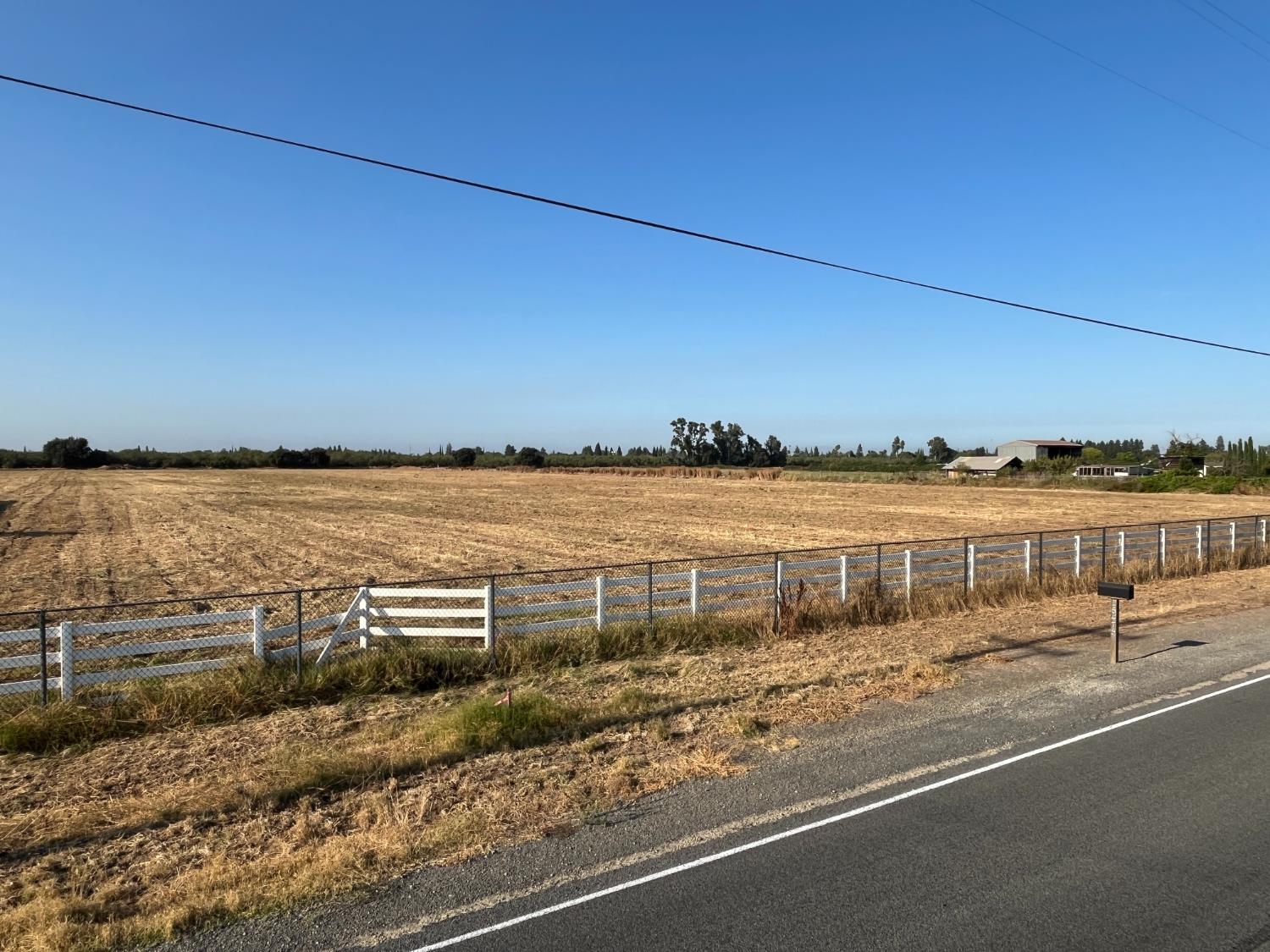 26304 E Mahon Ave, Escalon, CA 95366