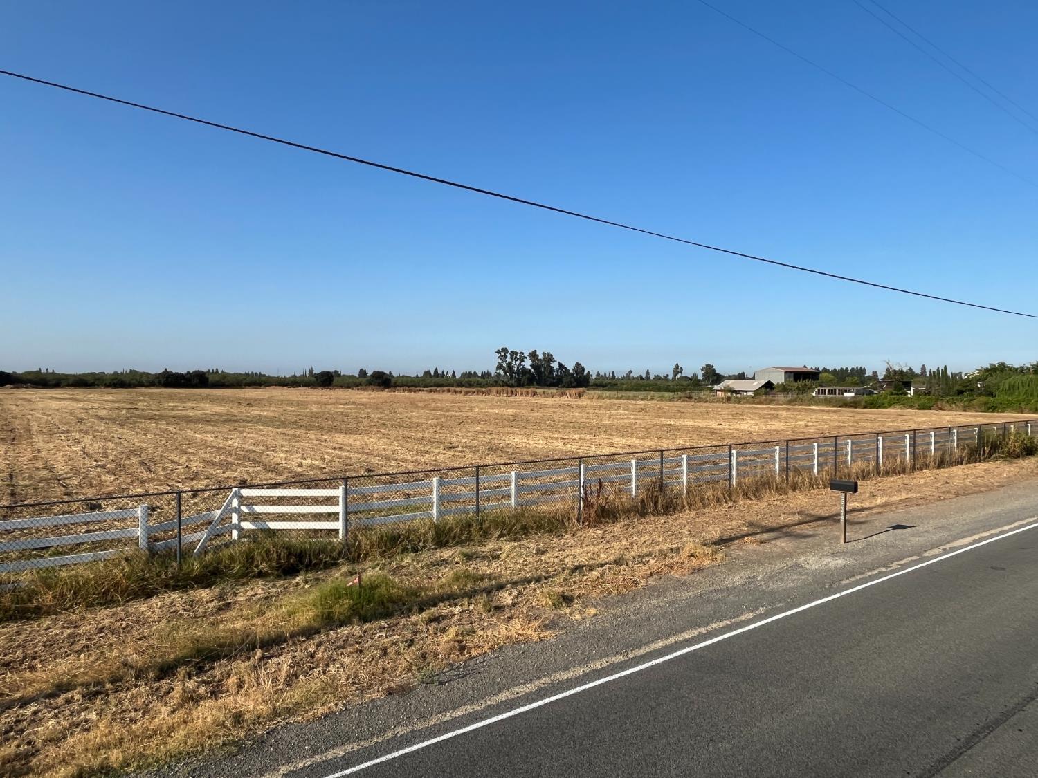 26304 E Mahon Ave, Escalon, CA 95366