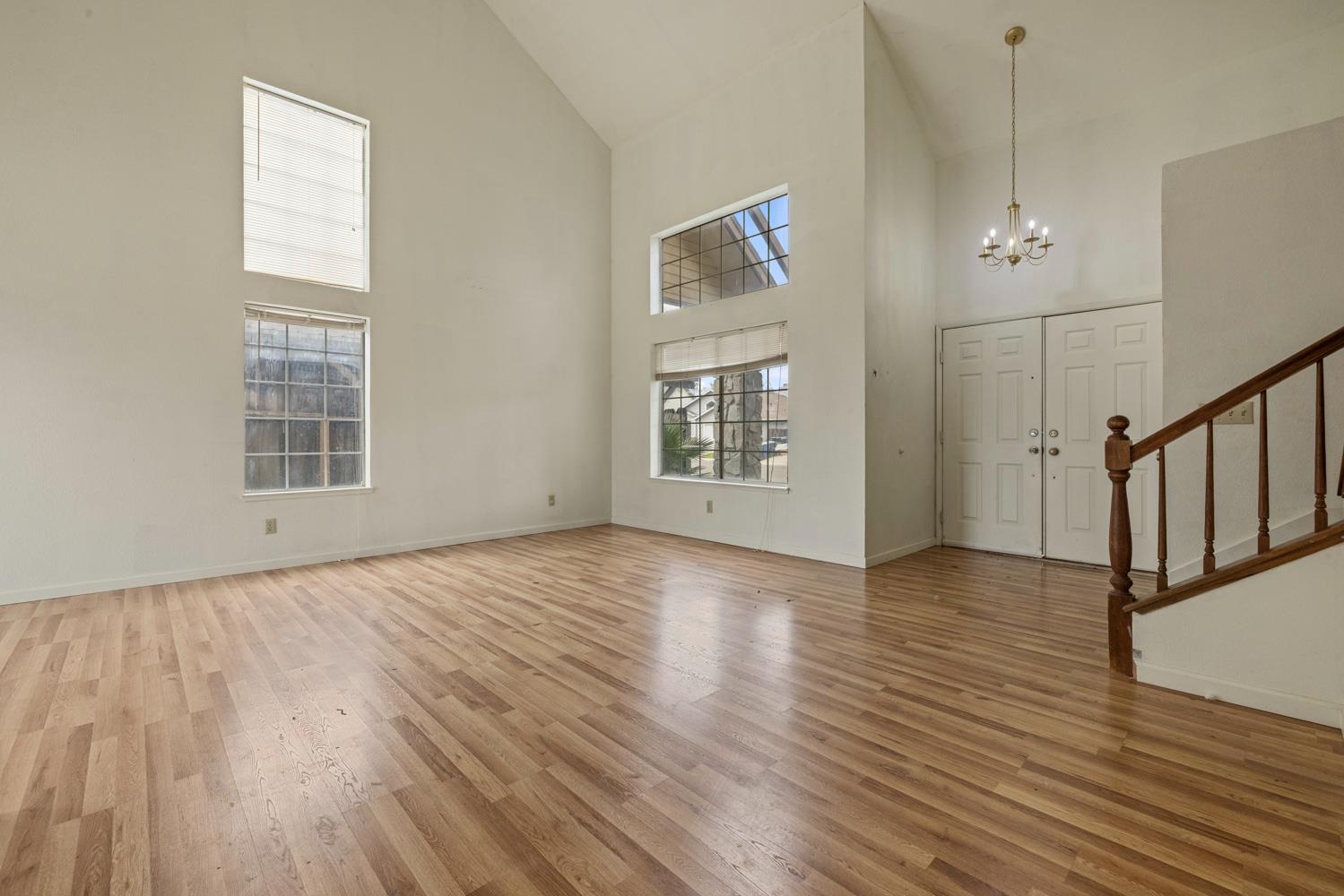 538 Chesterfield Dr, Patterson, CA 95363