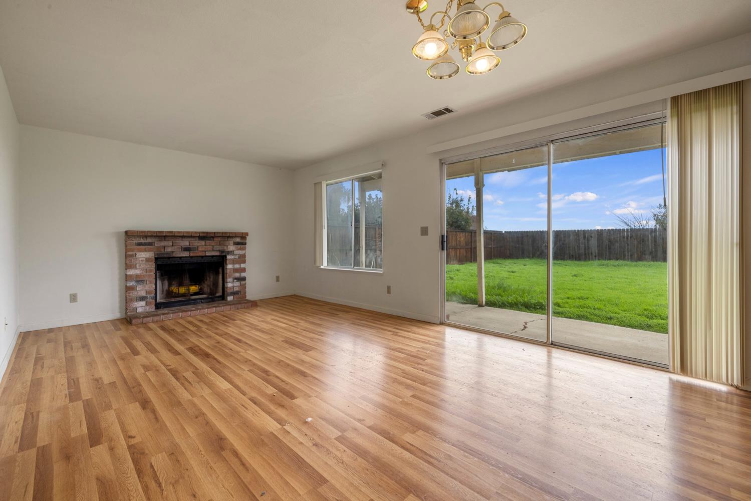 538 Chesterfield Dr, Patterson, CA 95363