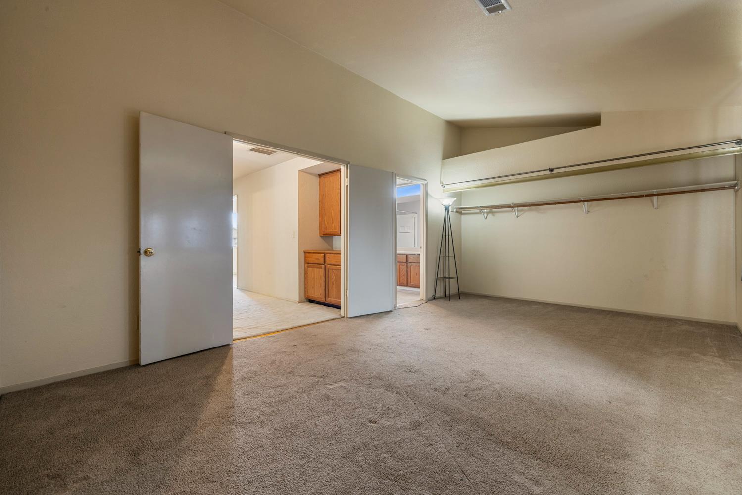 538 Chesterfield Dr, Patterson, CA 95363