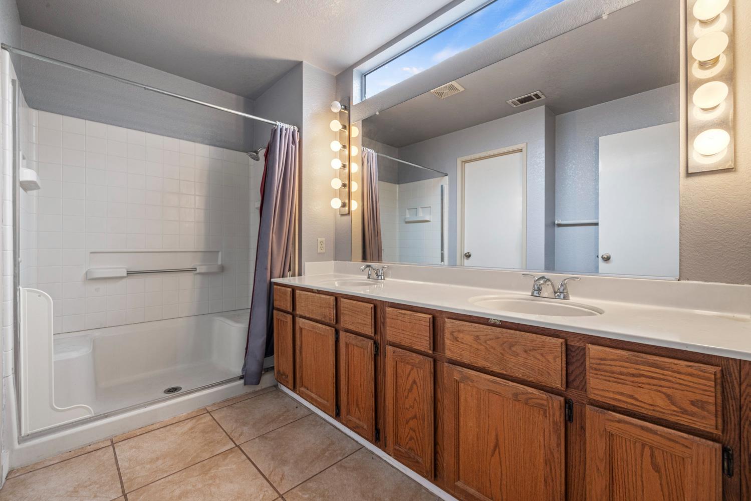 538 Chesterfield Dr, Patterson, CA 95363