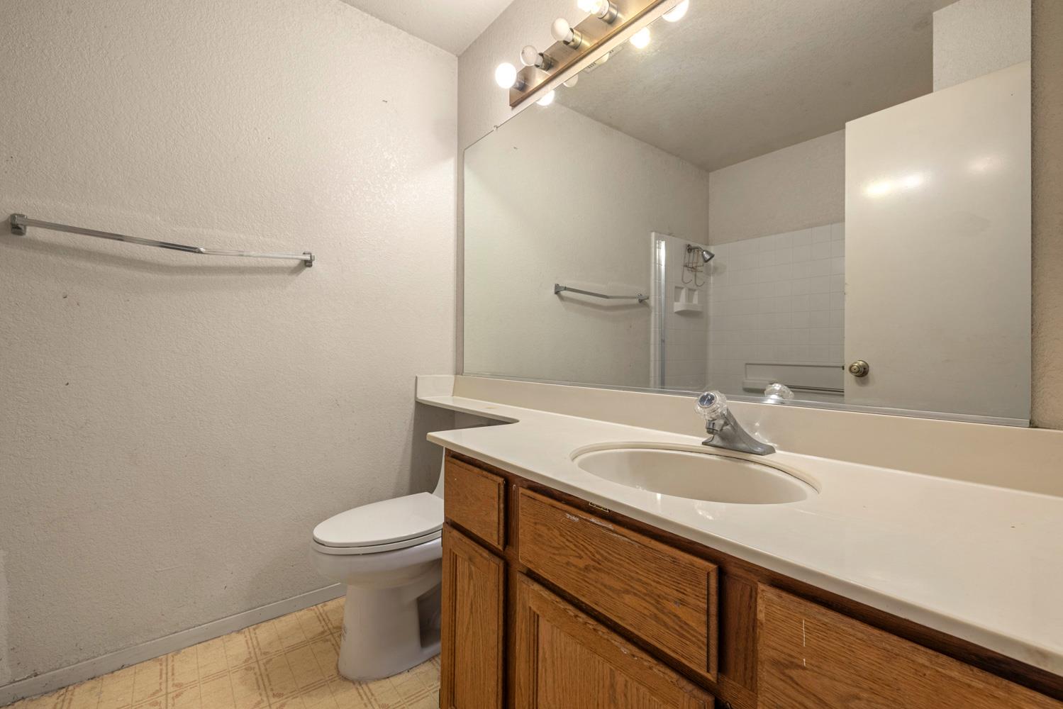 538 Chesterfield Dr, Patterson, CA 95363