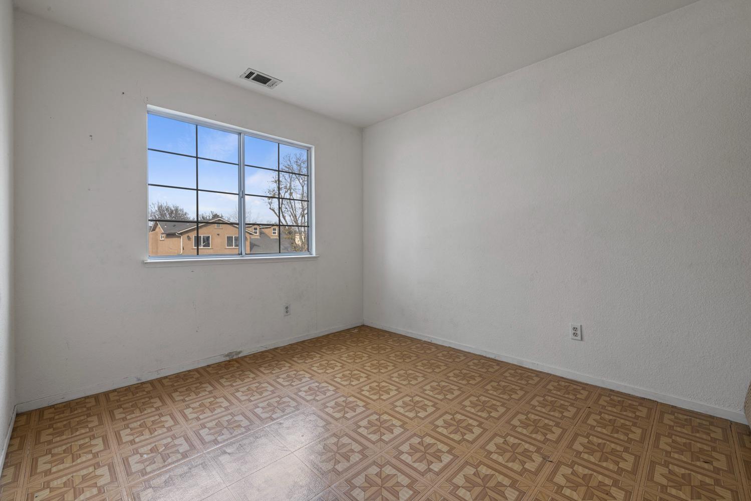 538 Chesterfield Dr, Patterson, CA 95363