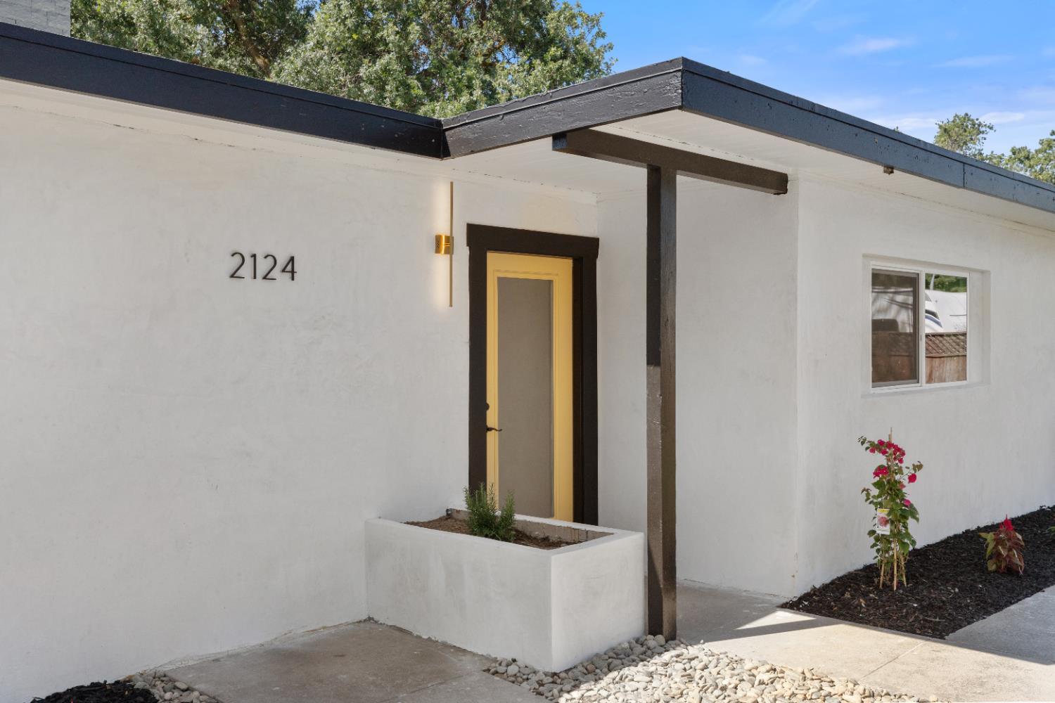 2124 Scenic Dr, Modesto, CA 95355