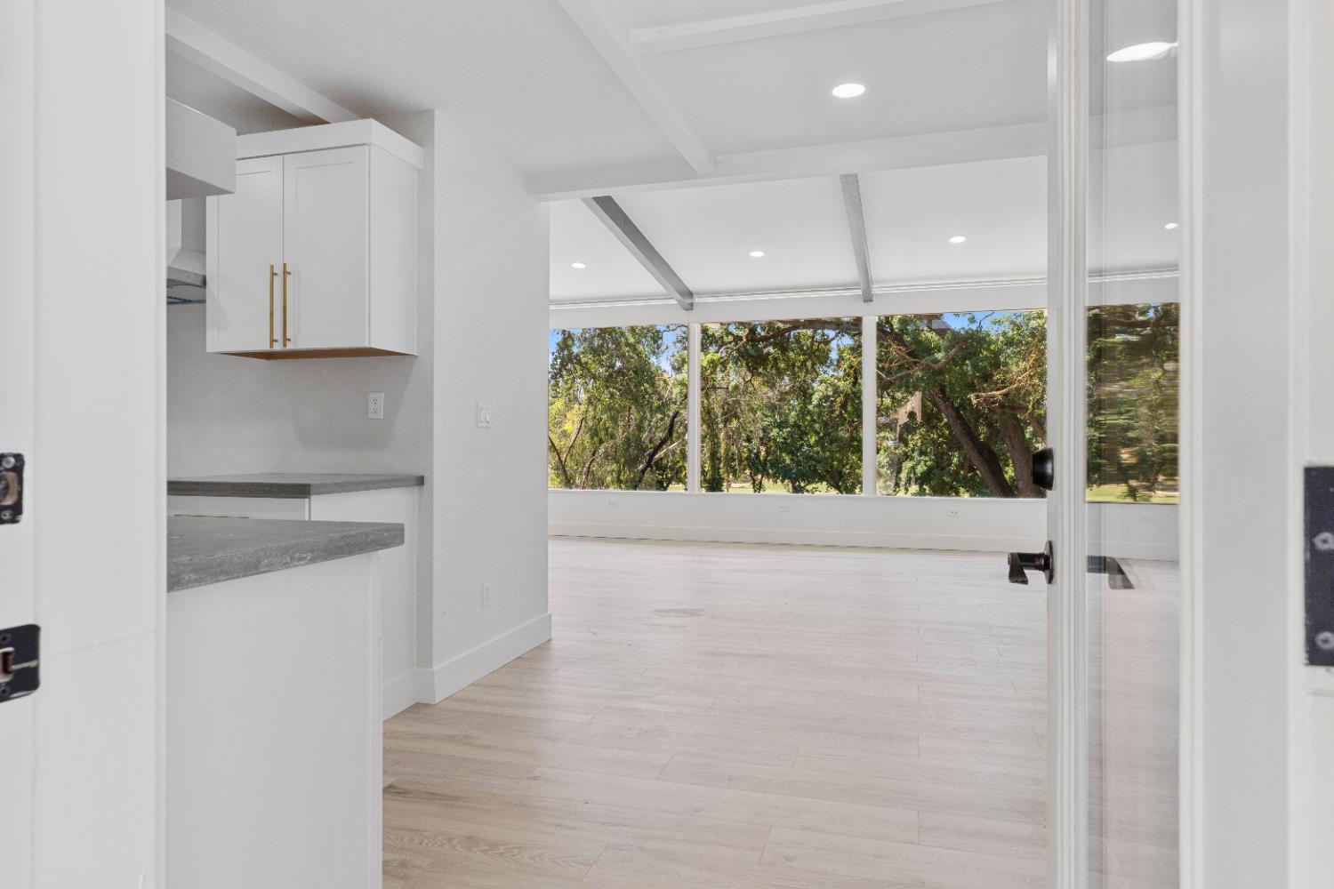 2124 Scenic Dr, Modesto, CA 95355