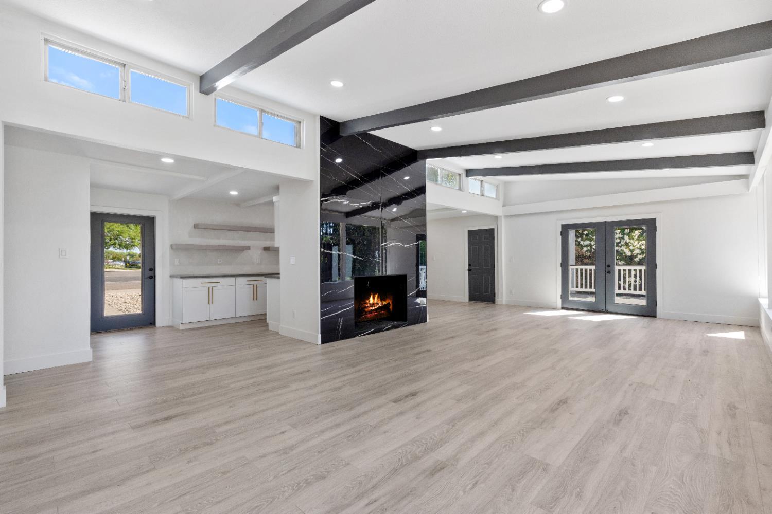 2124 Scenic Dr, Modesto, CA 95355