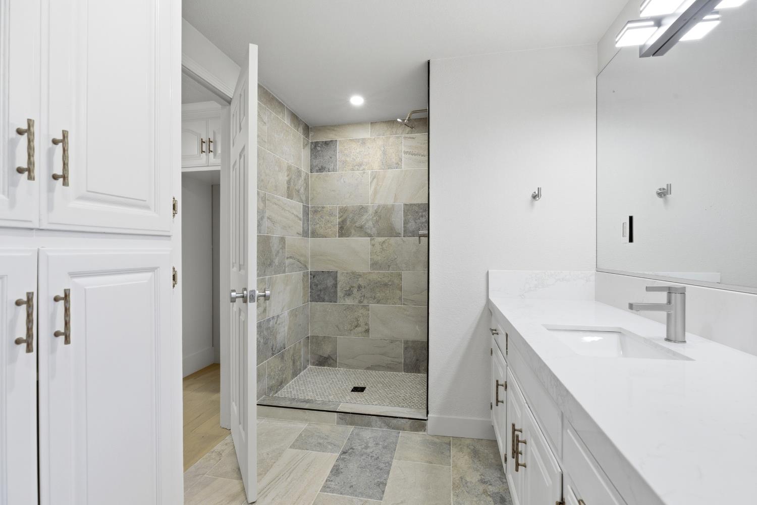 7304 Spy Glass Dr, Modesto, CA 95356