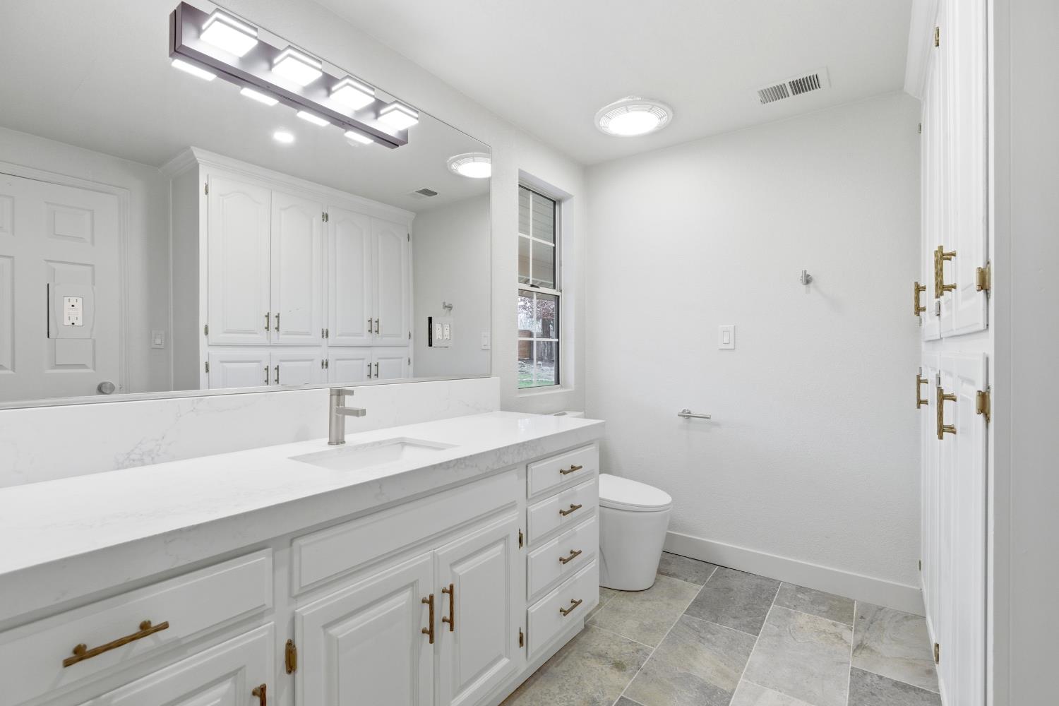 7304 Spy Glass Dr, Modesto, CA 95356