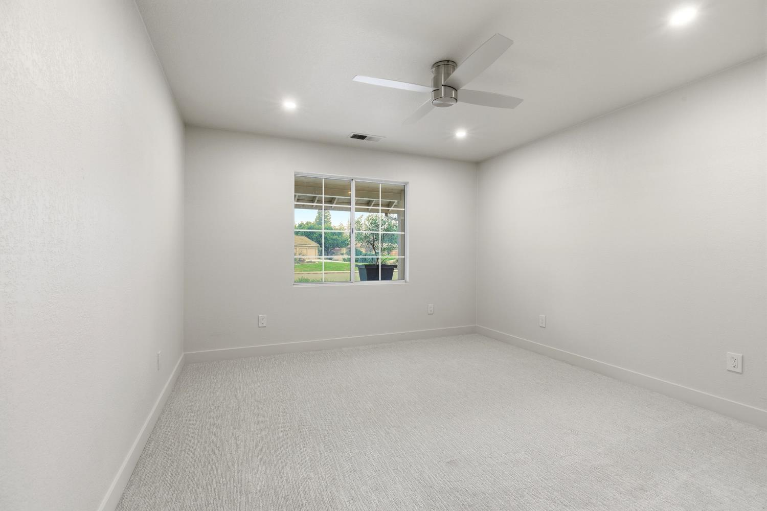 7304 Spy Glass Dr, Modesto, CA 95356