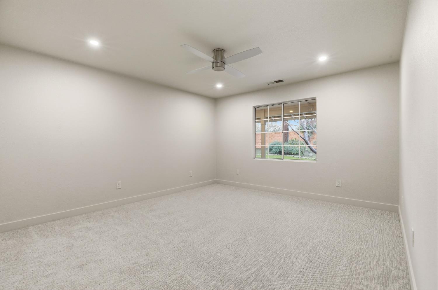 7304 Spy Glass Dr, Modesto, CA 95356