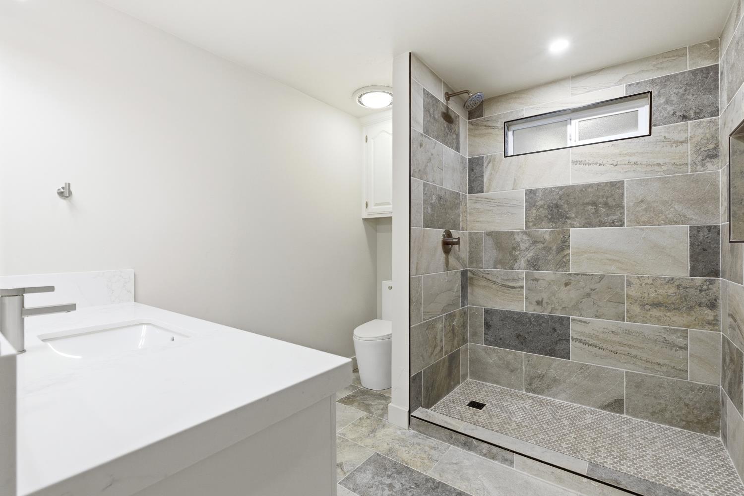 7304 Spy Glass Dr, Modesto, CA 95356