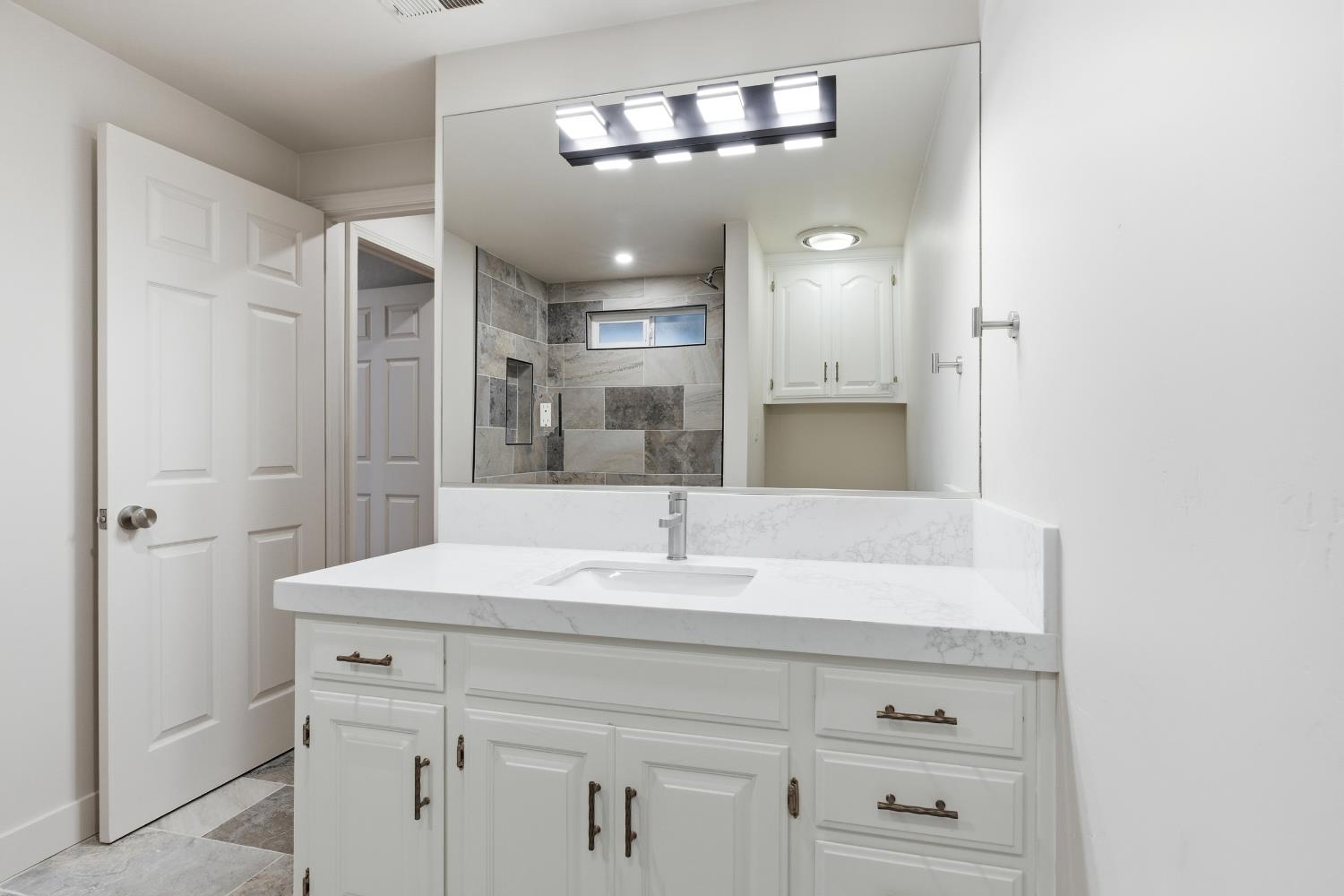 7304 Spy Glass Dr, Modesto, CA 95356