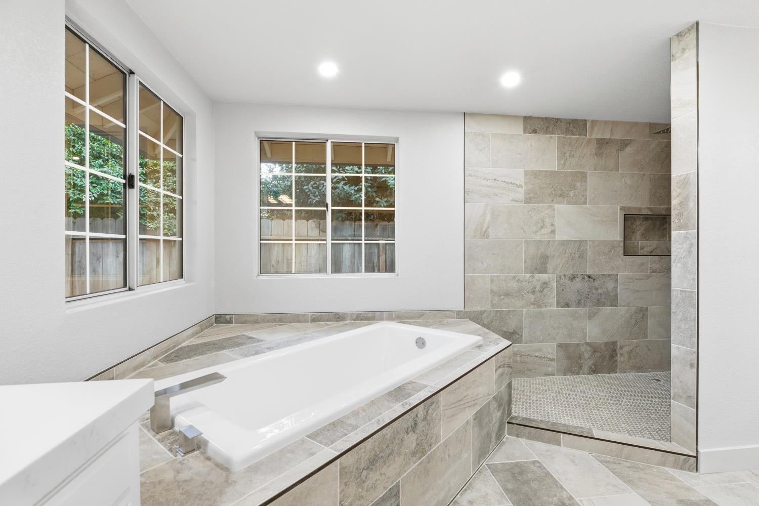 7304 Spy Glass Dr, Modesto, CA 95356