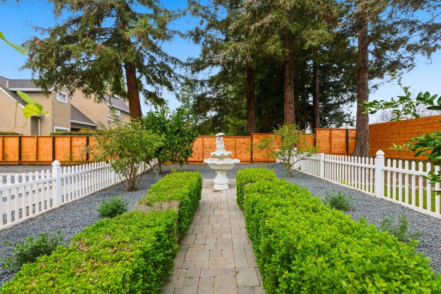 7304 Spy Glass Dr, Modesto, CA 95356