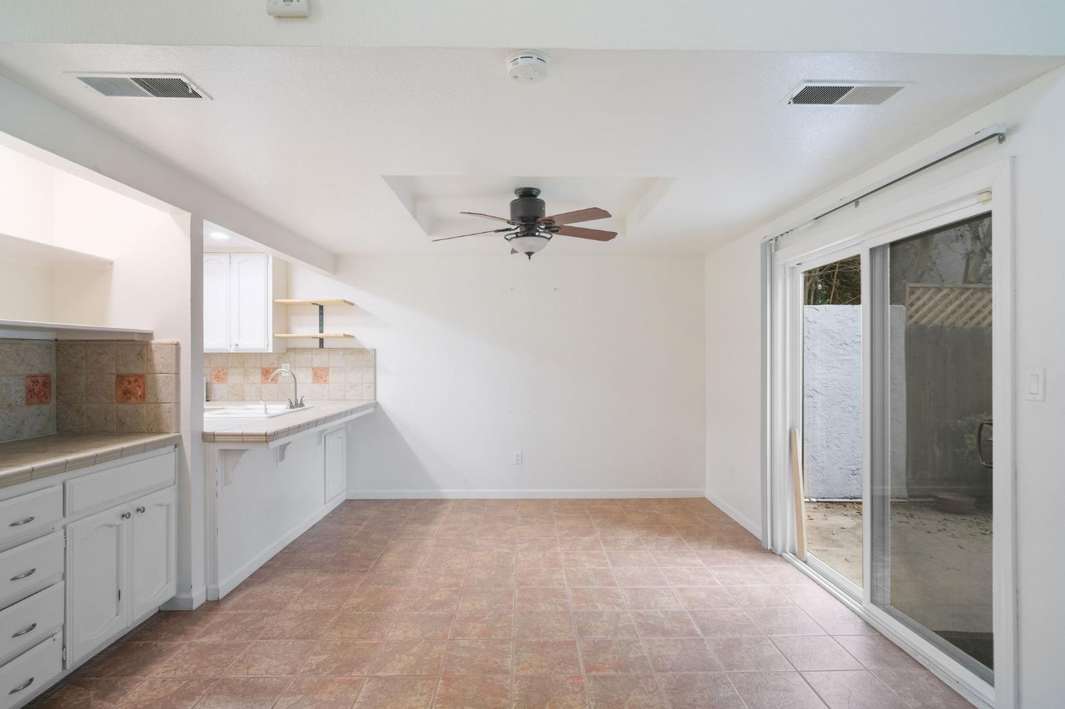 817 E Orangeburg Ave #8, Modesto, CA 95350