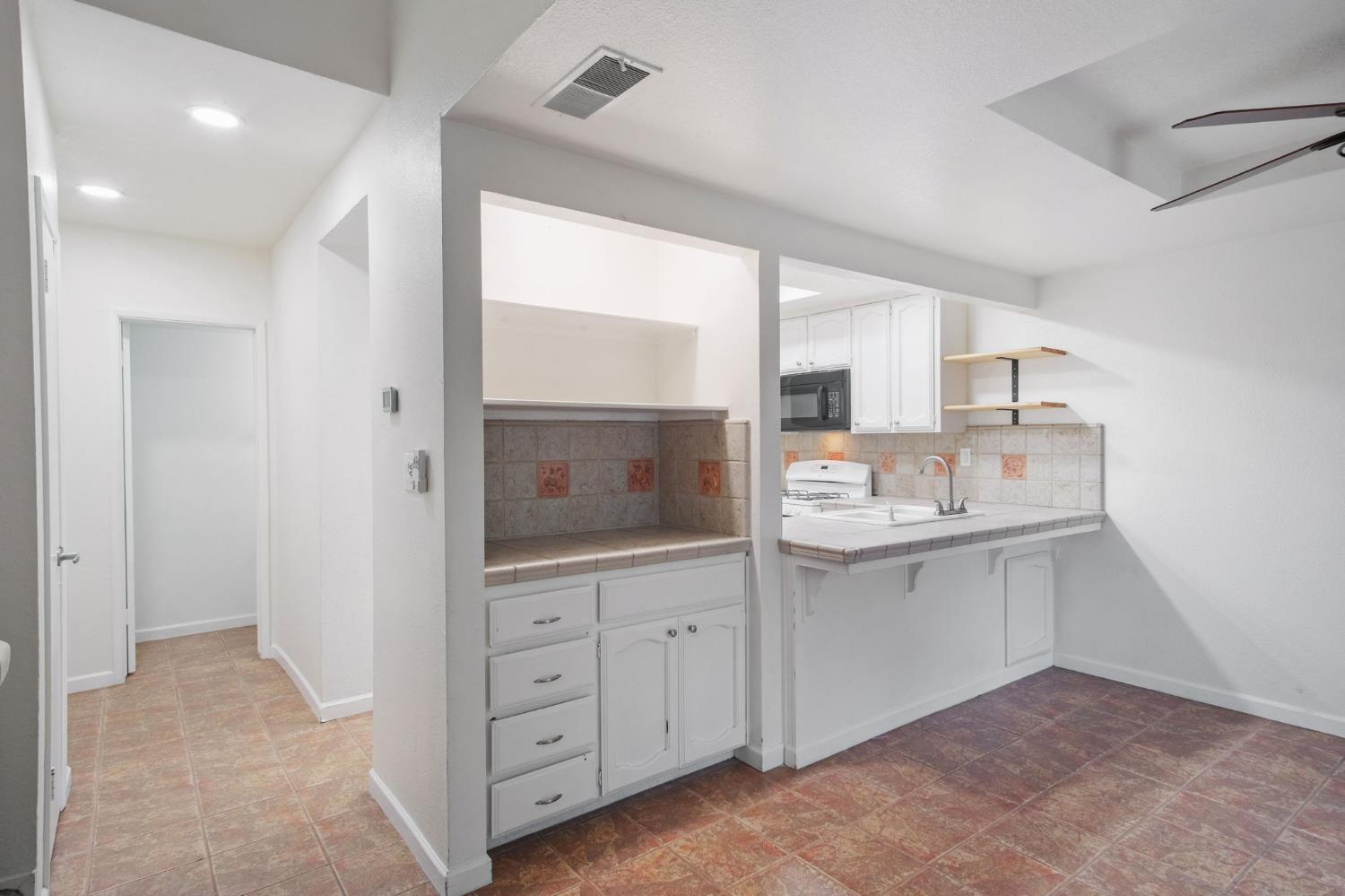 817 E Orangeburg Ave #8, Modesto, CA 95350