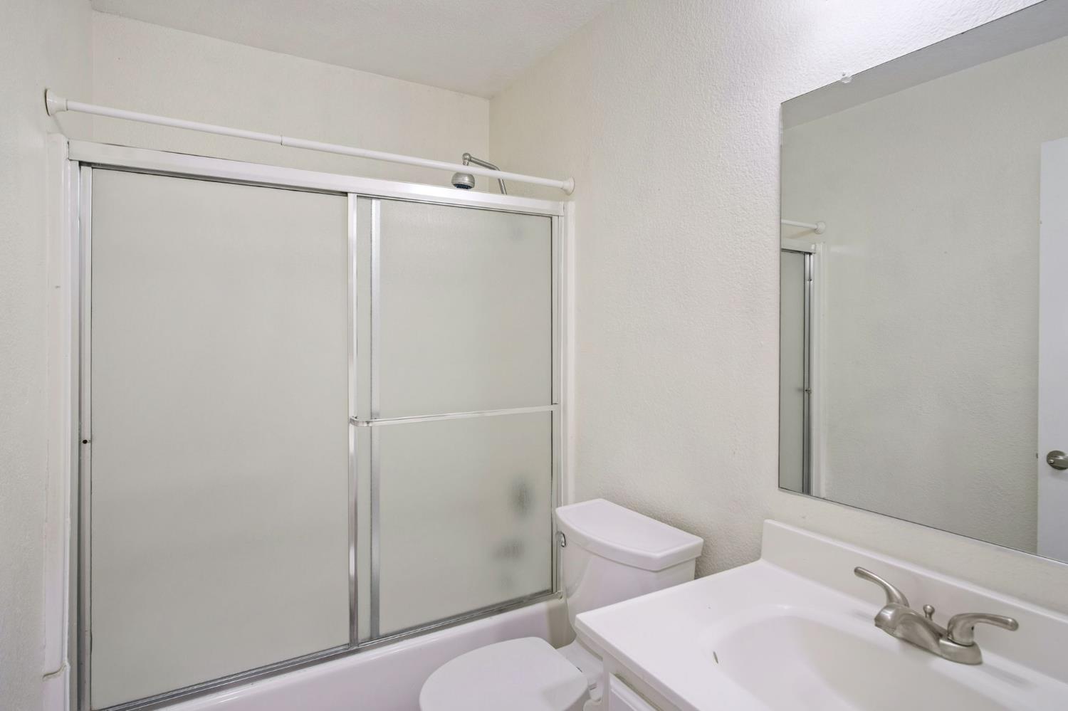 817 E Orangeburg Ave #8, Modesto, CA 95350