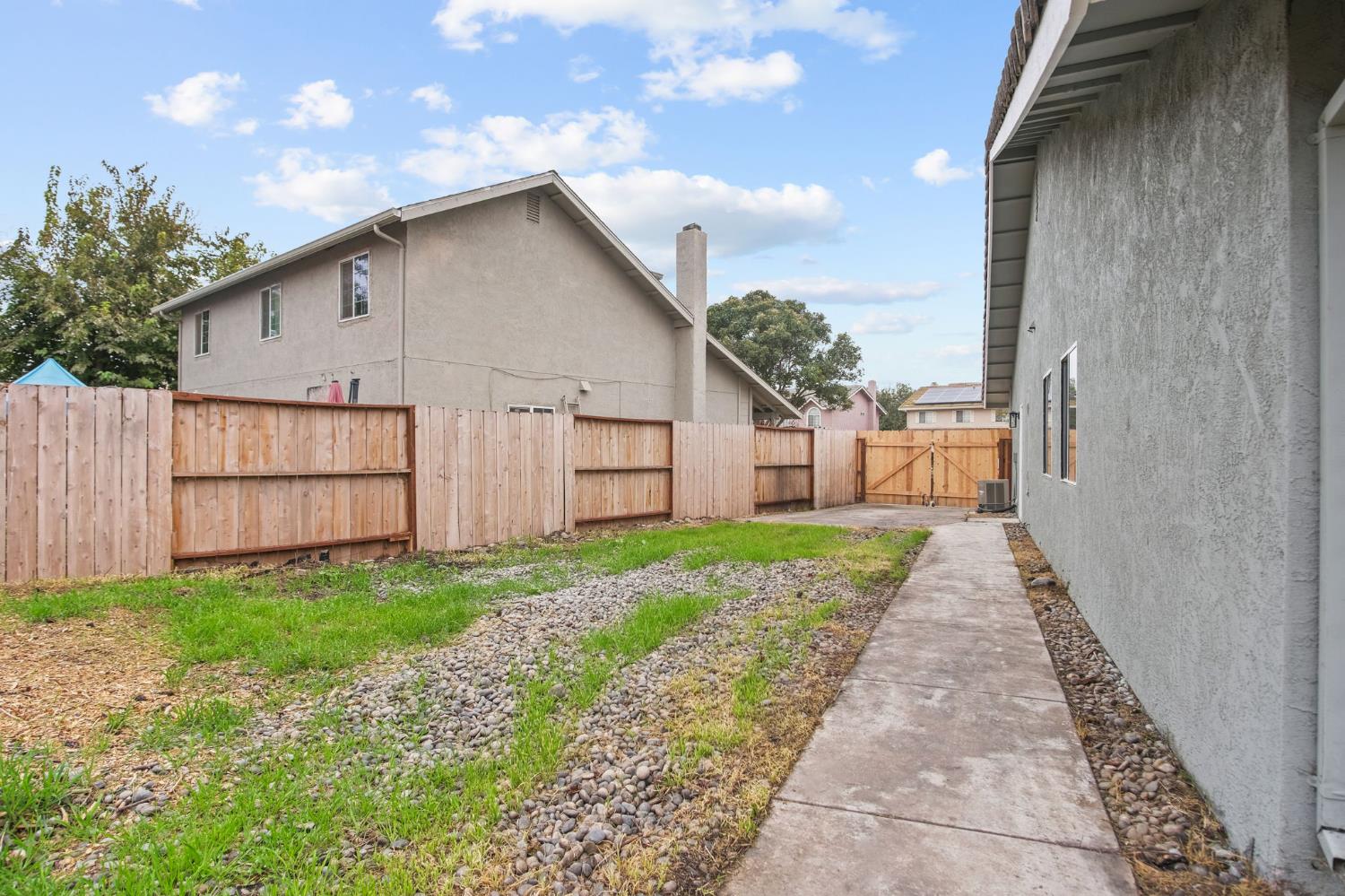 1010 Acaciawood Ct, Los Banos, CA 93635