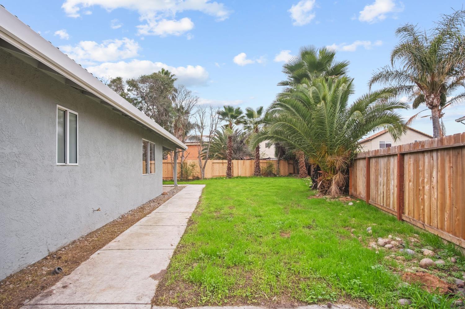 1010 Acaciawood Ct, Los Banos, CA 93635