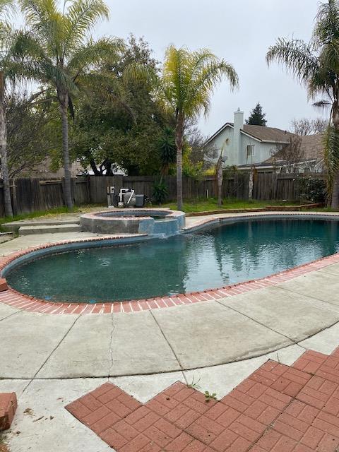 853 Neal Ct, Los Banos, CA 93635