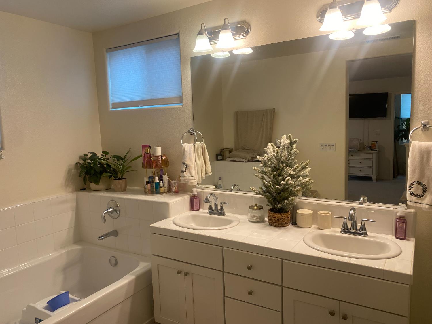 836 W Winchell Way, Madera, CA 93636