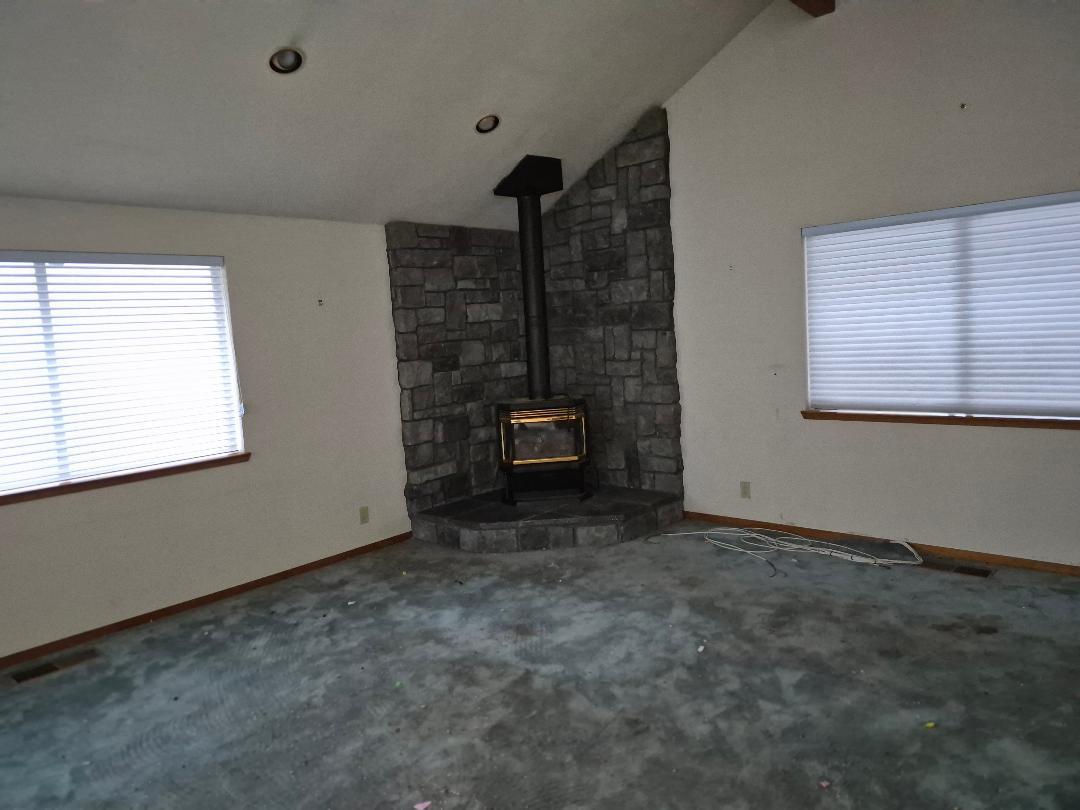 9726 Banderilla Dr, La Grange, CA 95329