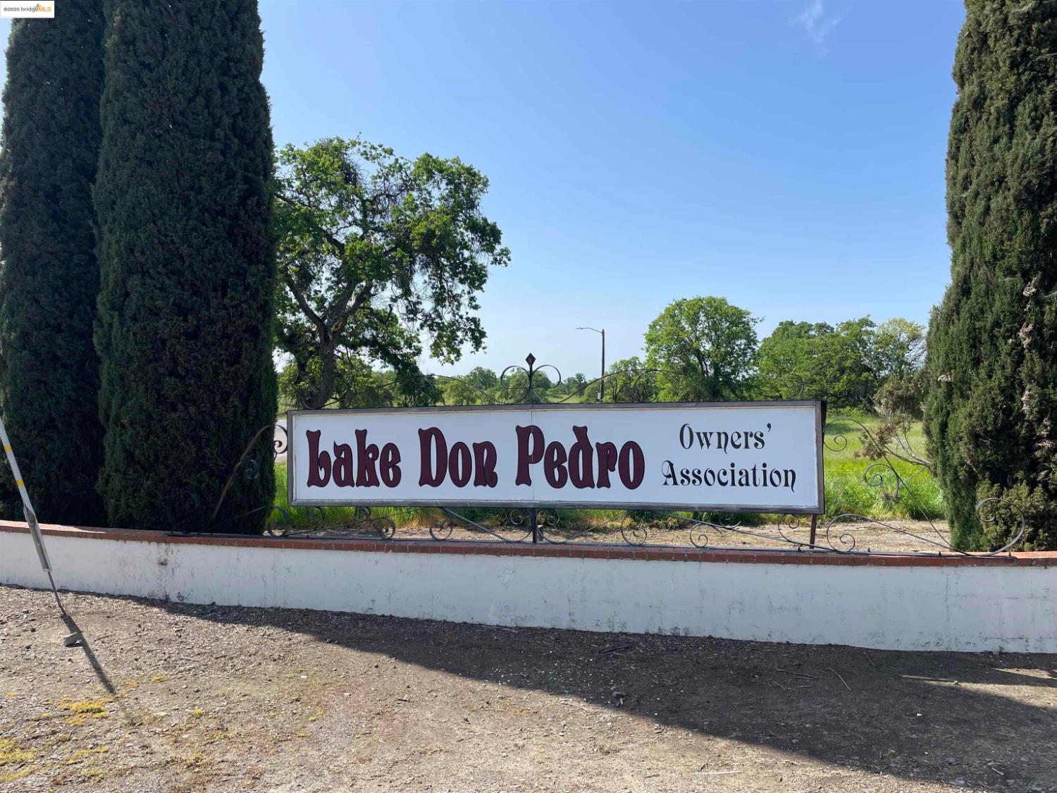 9726 Banderilla Dr, La Grange, CA 95329