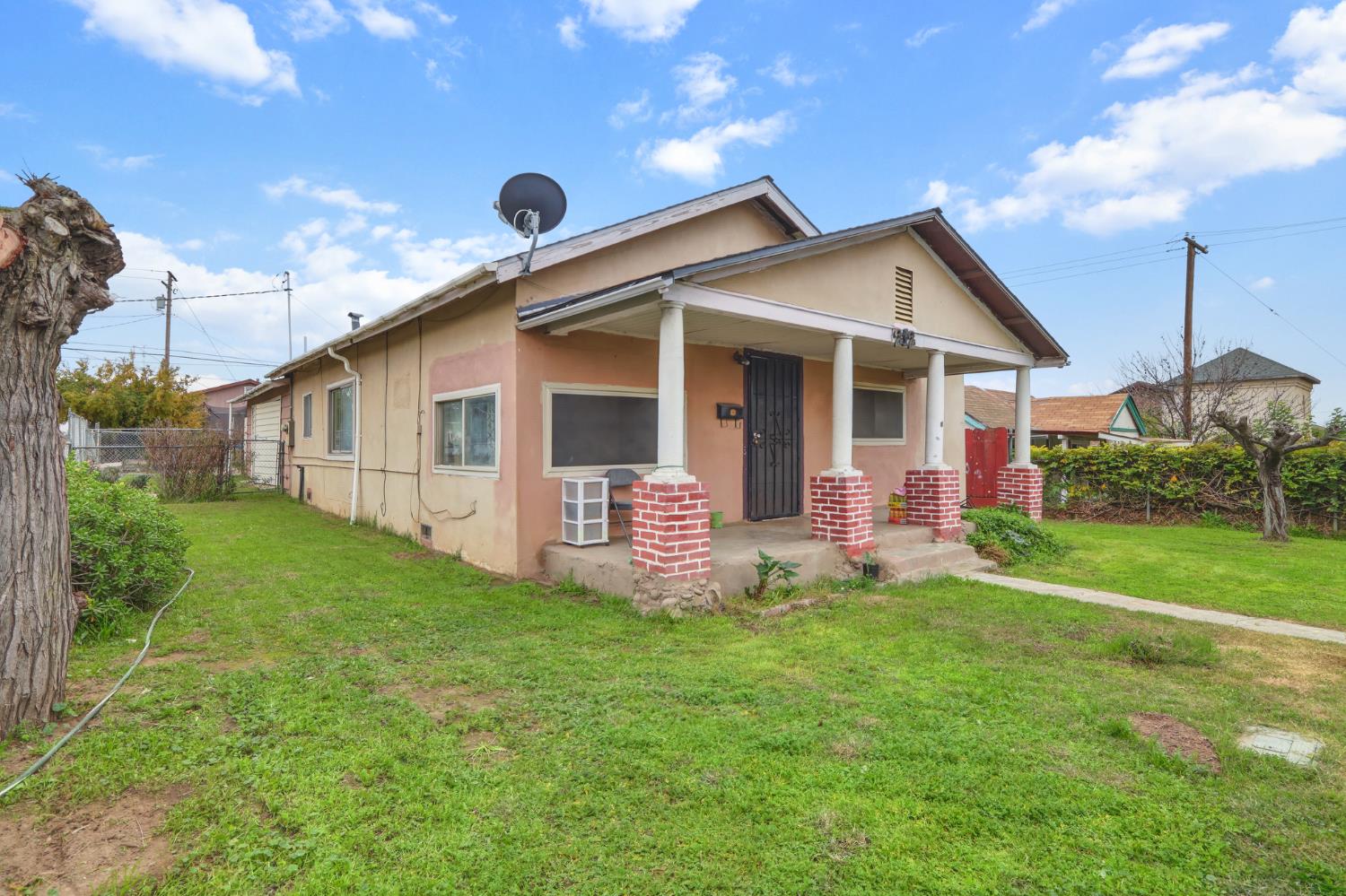 212 El Paso Ave, Modesto, CA 95351