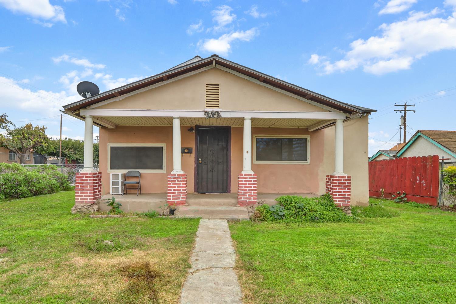 212 El Paso Ave, Modesto, CA 95351