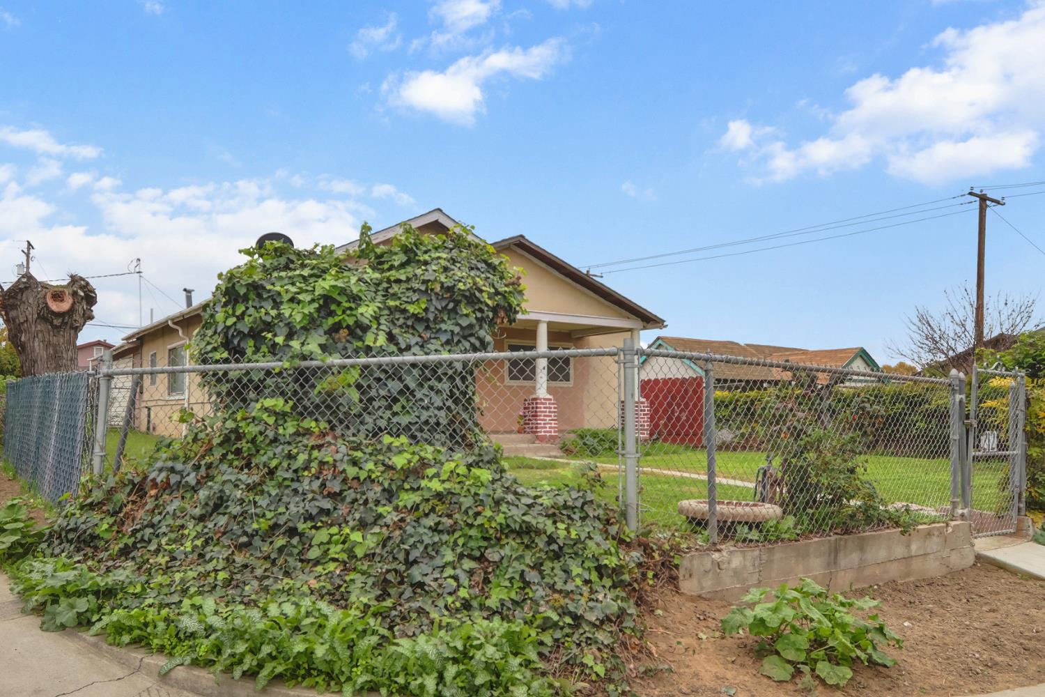 212 El Paso Ave, Modesto, CA 95351