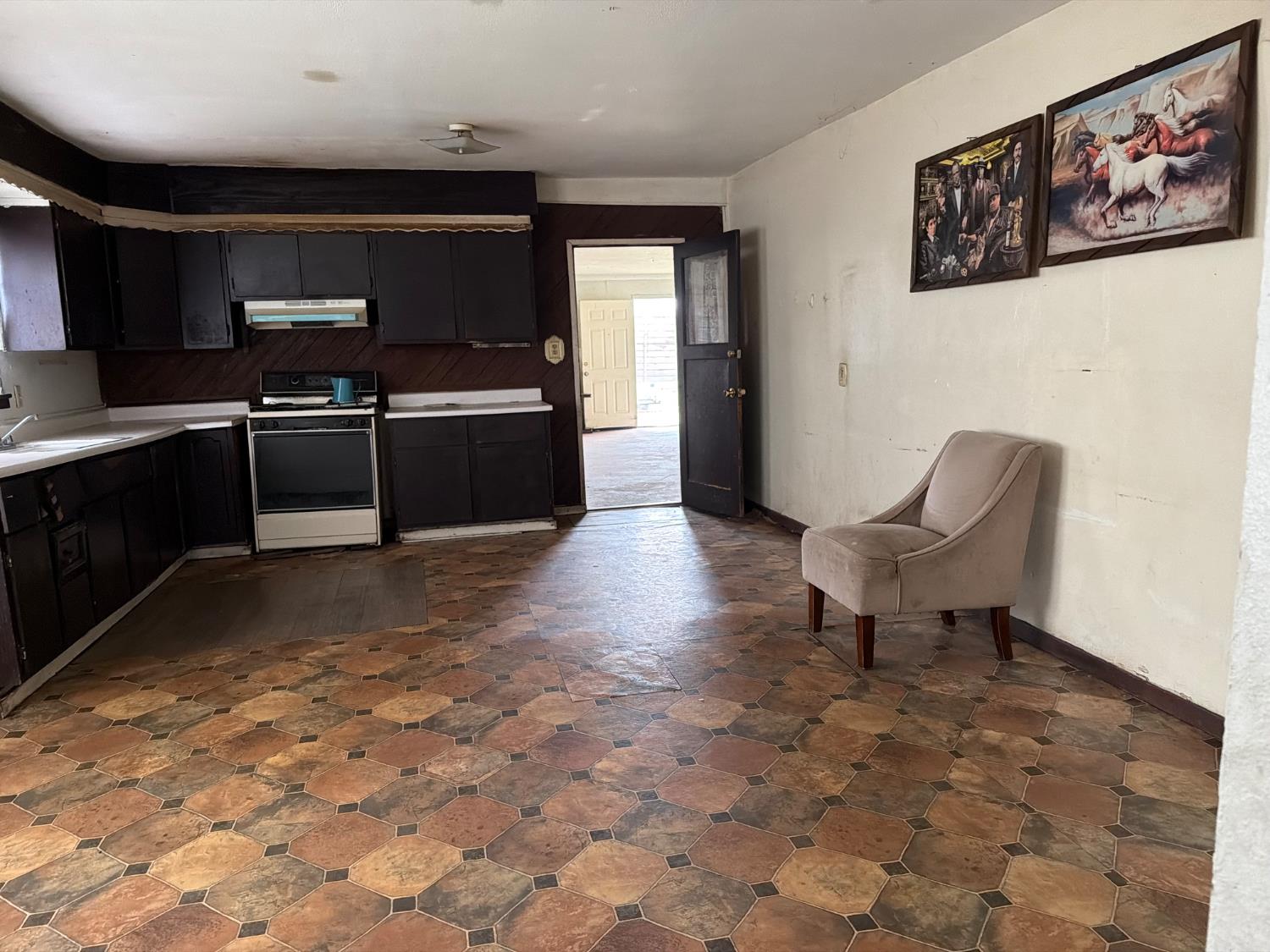 212 El Paso Ave, Modesto, CA 95351