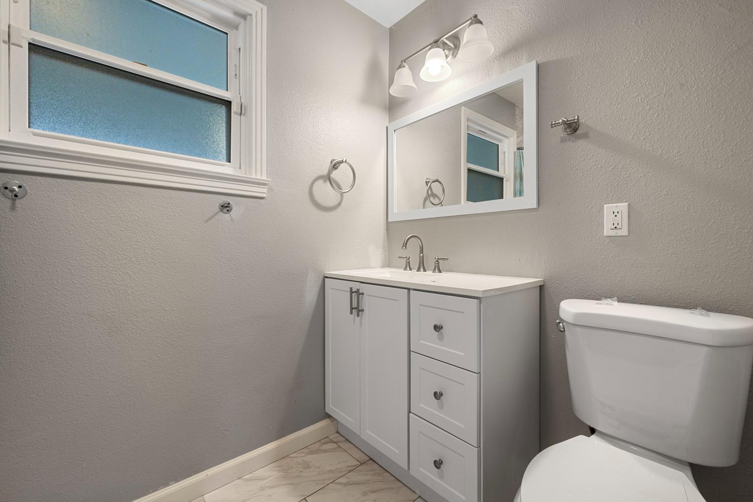 1820 Julian Ave, Modesto, CA 95354