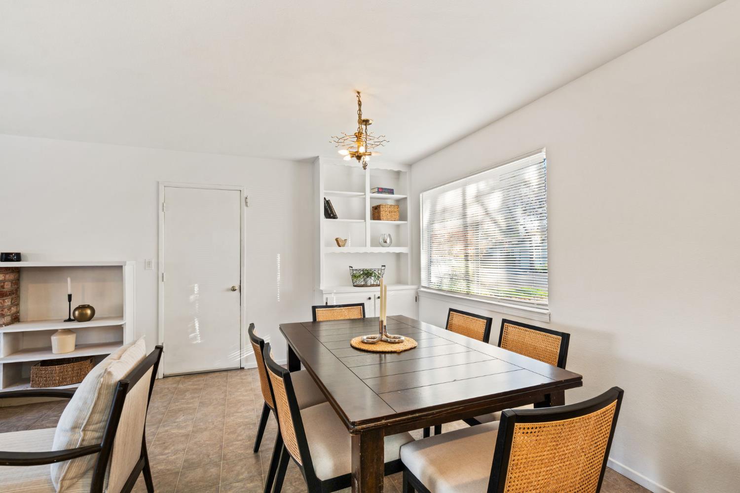 1609 Angelene Dr, Modesto, CA 95355