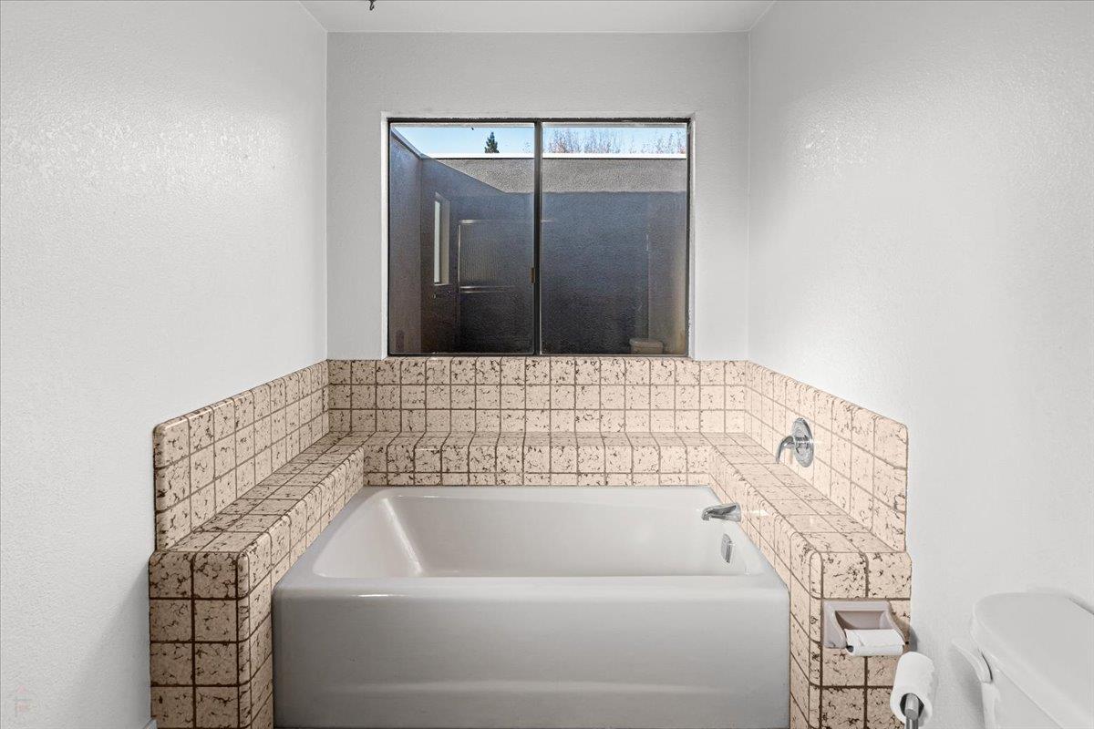 2117 Manitoba Ct, Modesto, CA 95356