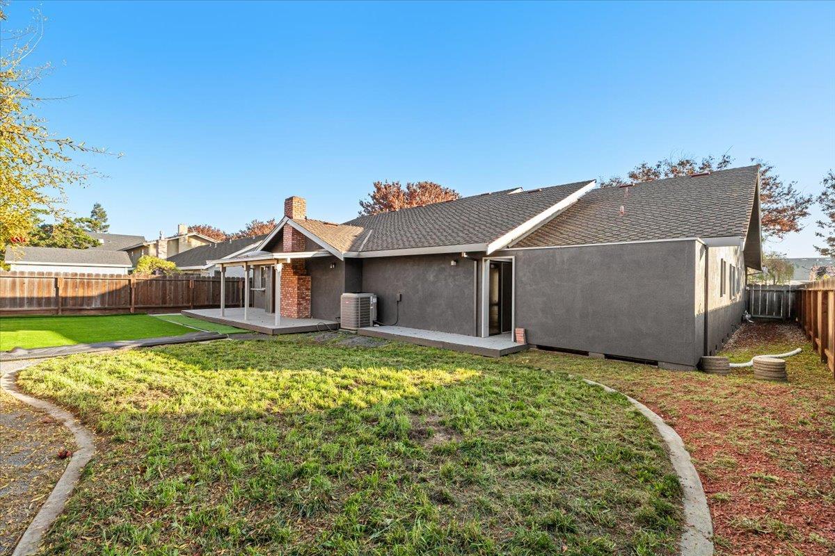 2117 Manitoba Ct, Modesto, CA 95356