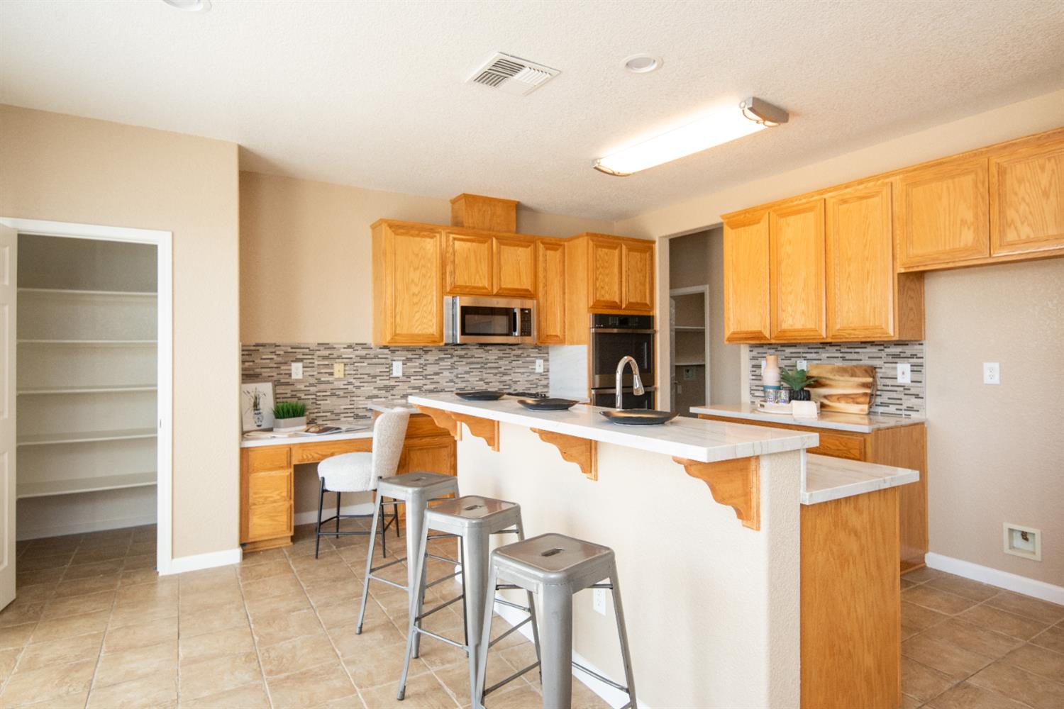 1992 Valenzuela Ct, Manteca, CA 95336