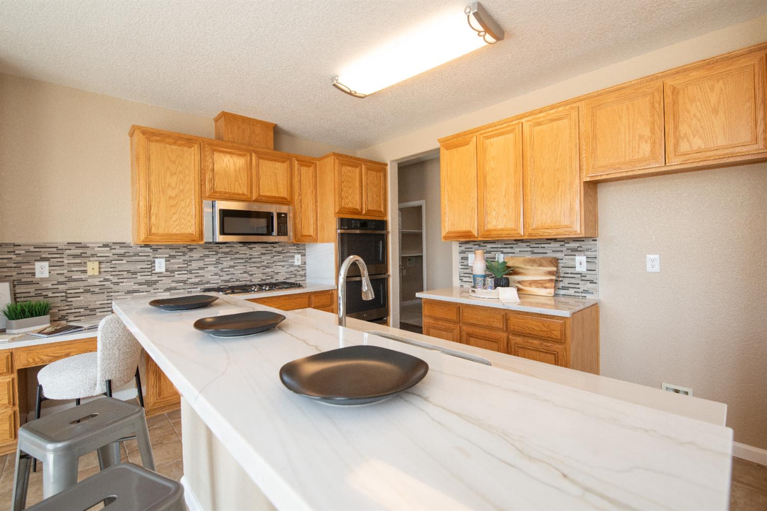 1992 Valenzuela Ct, Manteca, CA 95336