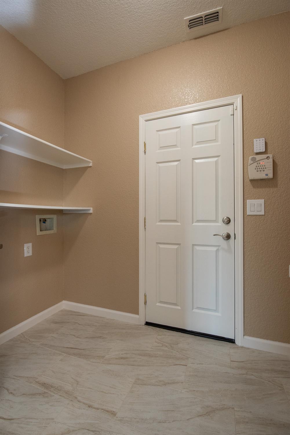 1992 Valenzuela Ct, Manteca, CA 95336