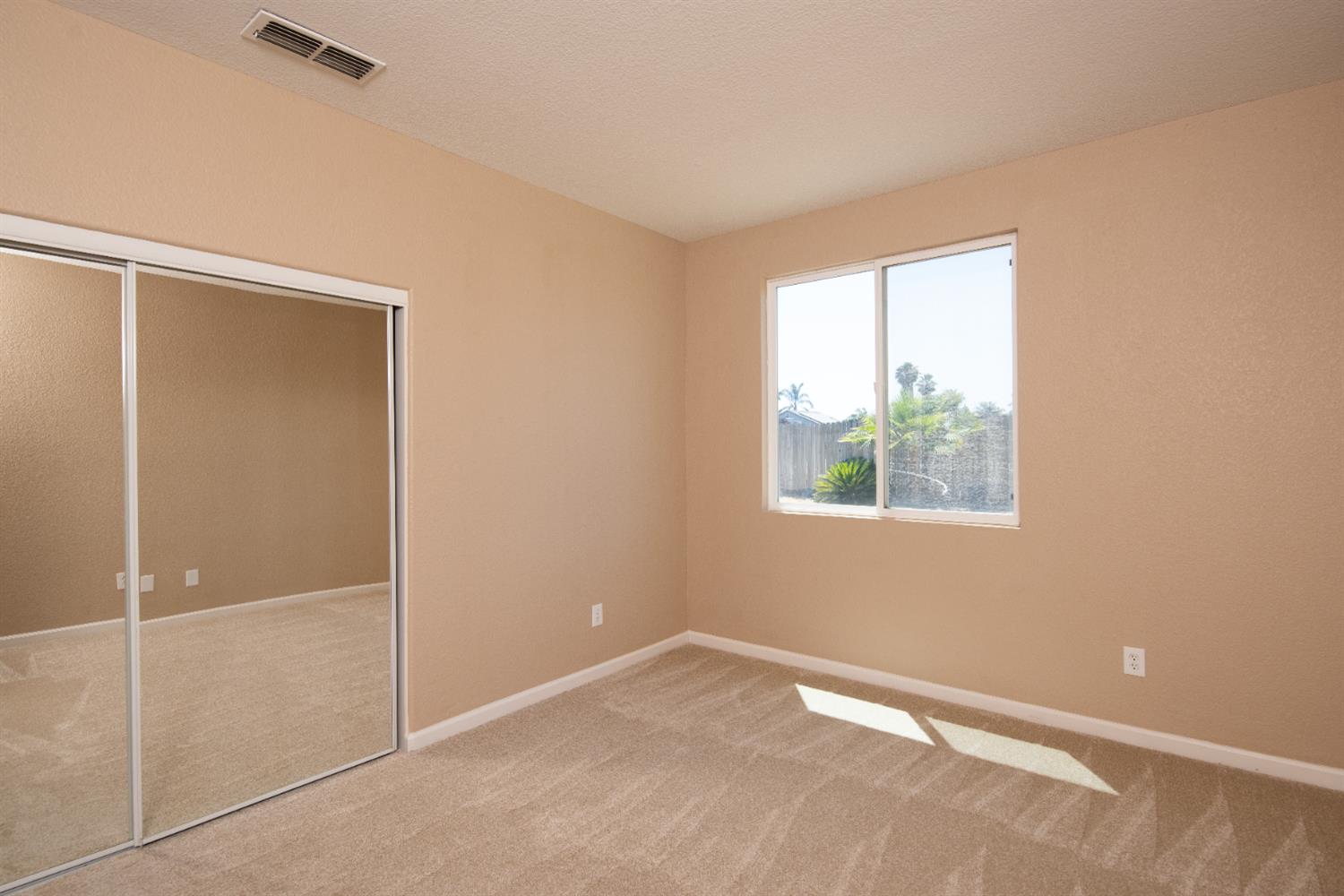 1992 Valenzuela Ct, Manteca, CA 95336