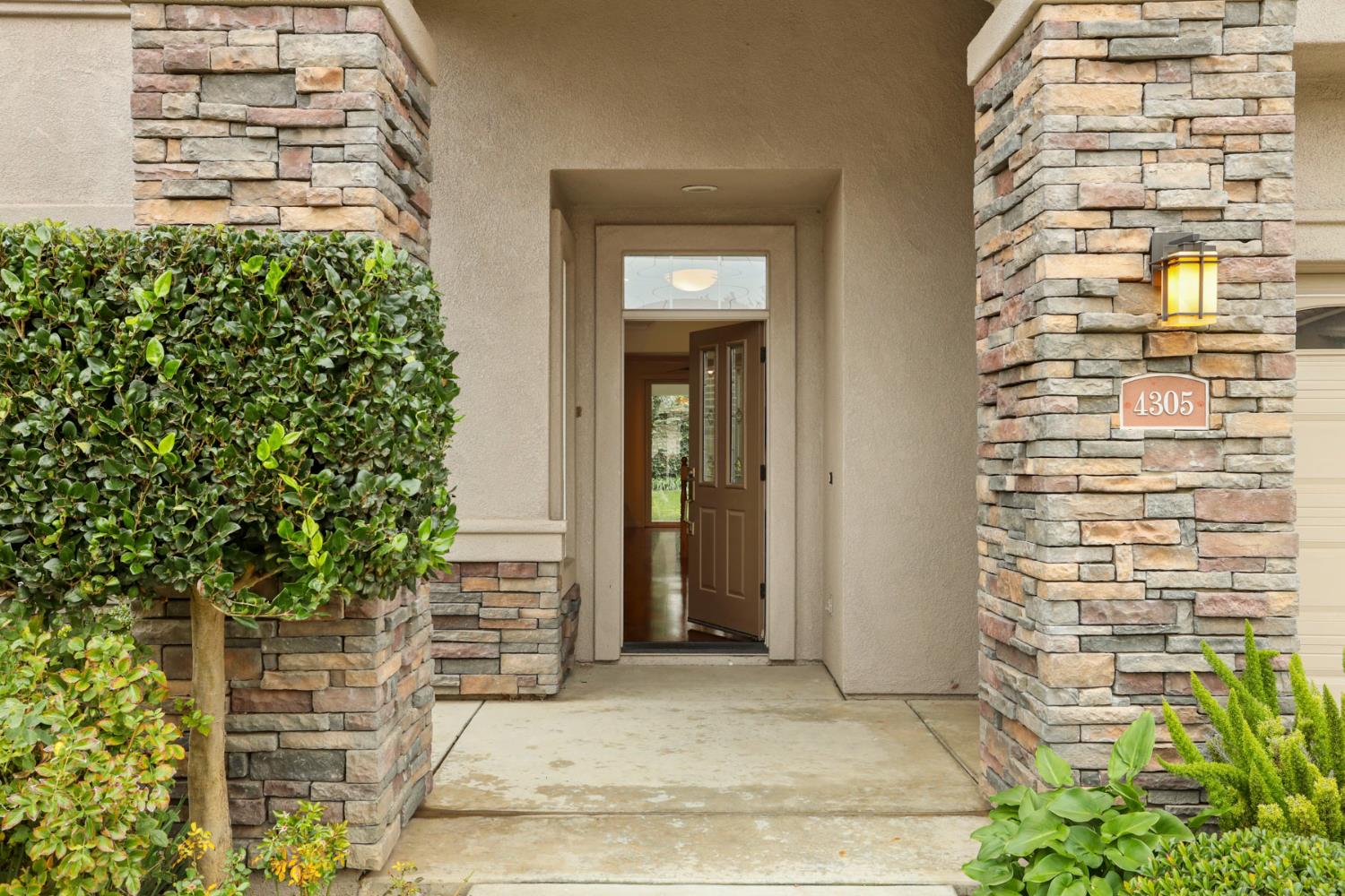 4305 Lourmarin Ln, Modesto, CA 95356