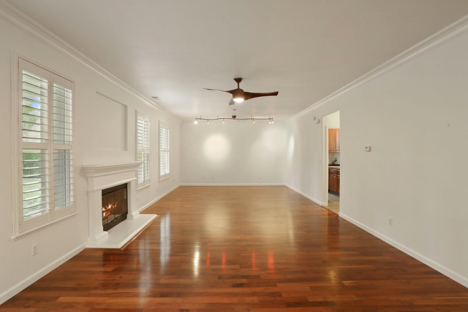 4305 Lourmarin Ln, Modesto, CA 95356