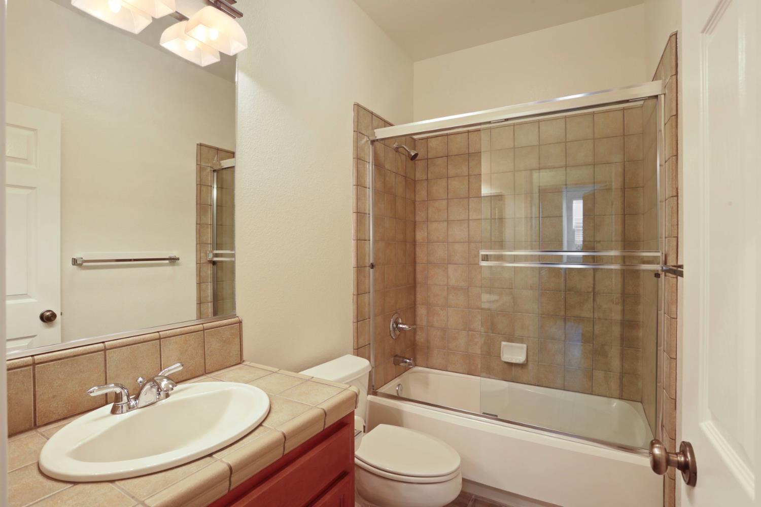 4305 Lourmarin Ln, Modesto, CA 95356