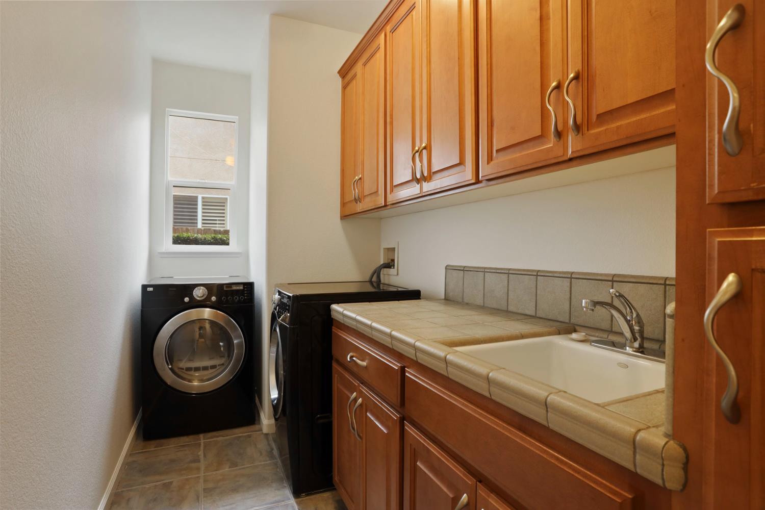 4305 Lourmarin Ln, Modesto, CA 95356