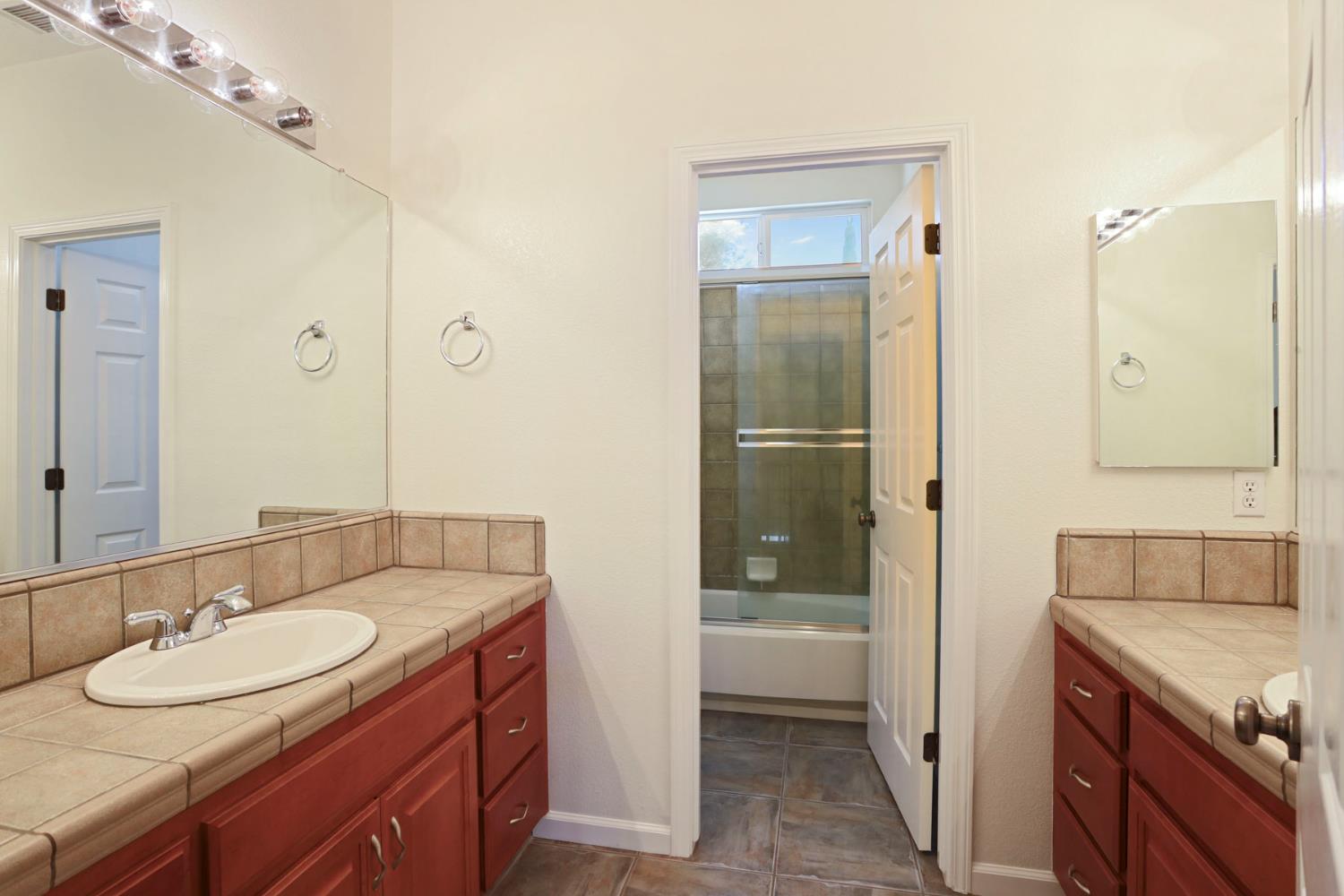 4305 Lourmarin Ln, Modesto, CA 95356