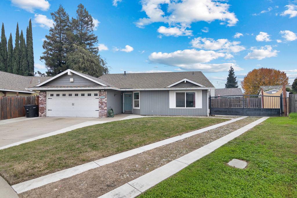 326 Burns Creek Ct, Waterford, CA 95386